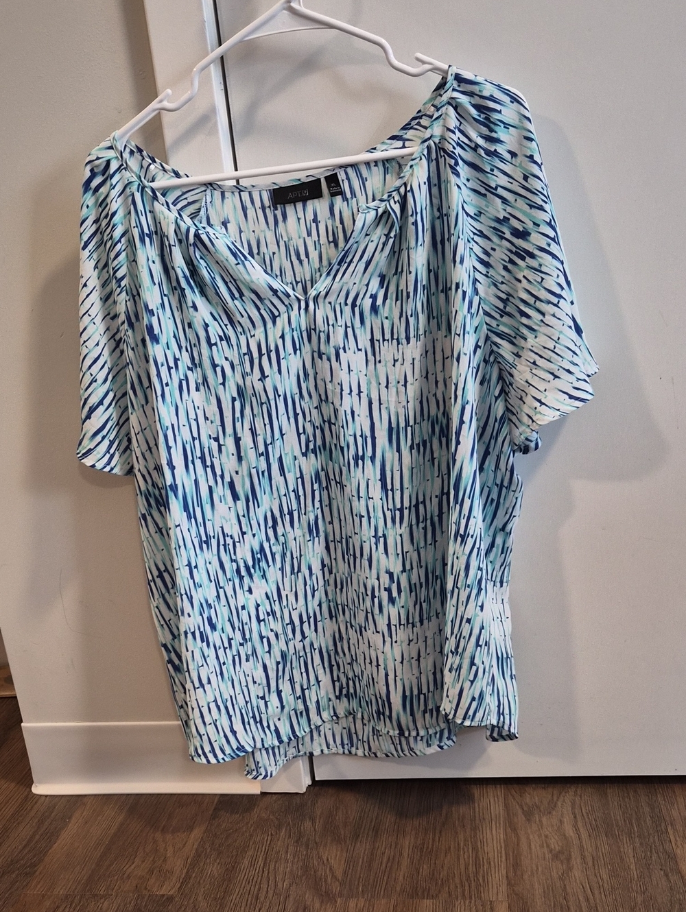 Apt. 9 White, Blue and Teal Short-Sleeve V-Neck Blouse
